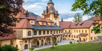 Hochzeit - Festzelt - Alpenregion Nationalpark Gesäuse - Das ehemalige Jagdschloss wurde aufwendig und liebevoll renoviert.  - Naturhotel Schloss Kassegg