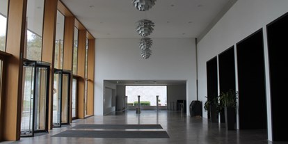 Hochzeit - interne Bewirtung - Leonberg (Böblingen) - Strudelbachhalle von innen - Foyer / Haupteingang - Strudelbachhalle