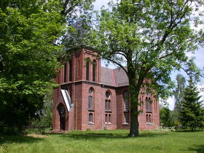 Hochzeit - Art der Location: im Freien - Schloss Ziethen - Kirche - Schloss Ziethen