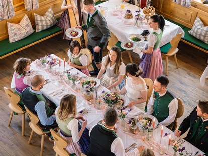 Hochzeit - Hochzeitsessen: 3-Gänge Hochzeitsmenü - Steiermark - Eine Hochzeit ist ein Fest mit Freunden - den idealen Rahmen bietet der Zloam Wirt im Narzissendorf Zloam. - Narzissendorf Zloam