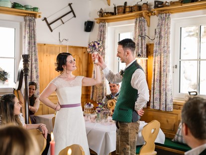 Hochzeit - Hochzeitsessen: 3-Gänge Hochzeitsmenü - Steiermark - Der Hochzeitstanz im Zloam Wirt im Narzissendorf Zloam. - Narzissendorf Zloam