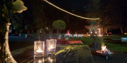 Hochzeit - Hochzeitsessen: Buffet - Brandis - Schlosspark in abendlicher Stimmung - 4 ha Park für große Feiern unter freiem Himmel - Schloss Brandis