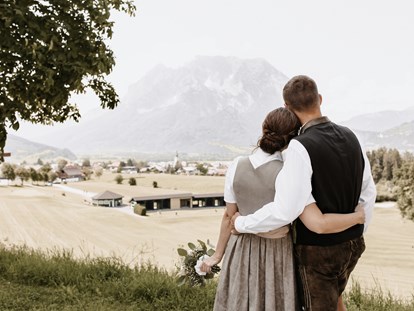 Hochzeit - Hochzeitsessen: 3-Gänge Hochzeitsmenü - Steiermark - Blick vom Schlosspark auf den Grimming - IMLAUER Hotel Schloss Pichlarn