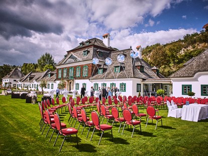 Hochzeit - Trauung im Freien - Freie Trauung im Schloss-Garten - Schloss Luberegg
