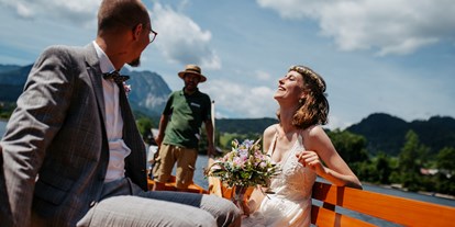 Hochzeit - Hochzeits-Stil: Boho-Glam - Oberösterreich - Altaussee Schiffahrt - Kapitänstrauung