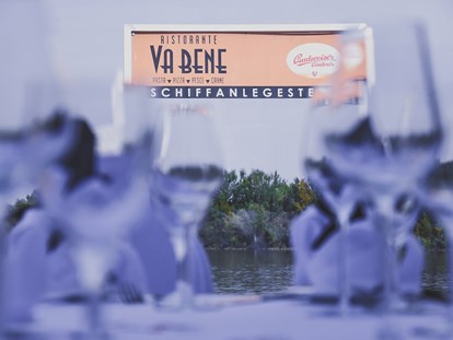 Hochzeit - Wien-Stadt - Das Donau Restaurant VA BENE verfügt über eine eigene Schiffsanlegestelle, damit Sie und Ihre Gäste bequem per Schiff anreisen können. - Donau Restaurant - Vabene