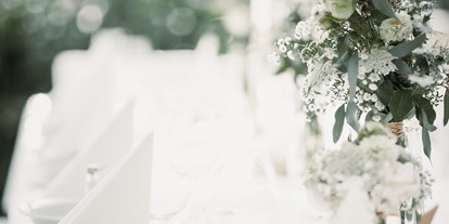 Hochzeit - Geeignet für: Firmenweihnachtsfeier - Kitzladen - Eine festlich gedeckte Hochzeitstafel im Gasthof Zankl. - Gasthof & Seecsarda Emil Zankl