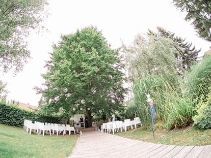 Hochzeit - nächstes Hotel - Bad Vöslau - Heiraten im Garten des Landgasthof KRONE in Niederösterreich. - Landgasthof Krone