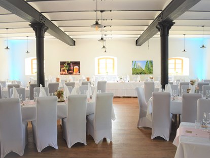 Hochzeit - Umgebung: am Land - Ostbayern - Der Festsaal vom Stanglbräu bei Regensburg bietet Platz für bis zu 120 Hochzeitsgäste. - Stanglbräu