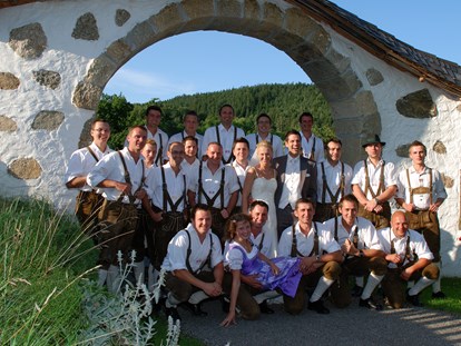 Hochzeit - Art der Location: im Freien - Ottenschlag im Mühlkreis - Gruppenfoto - Roadlhof