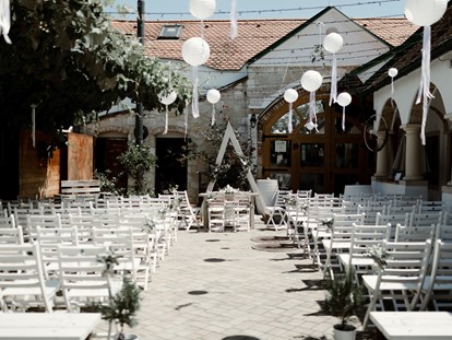 Hochzeit - barrierefreie Location - Lanzenkirchen - Trauung im Innenhof - LISZT – Weingut.Heurigen.Manufaktur