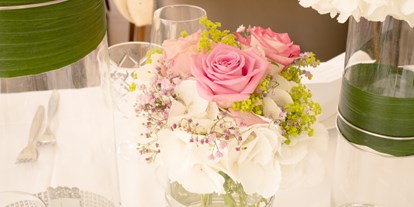 Hochzeit - Garten - Güssing - Malerwinkl Brautstrauss, gerne sind wir behilflich bei den Blumen - Malerwinkl Restauarnt + Kunsthotel