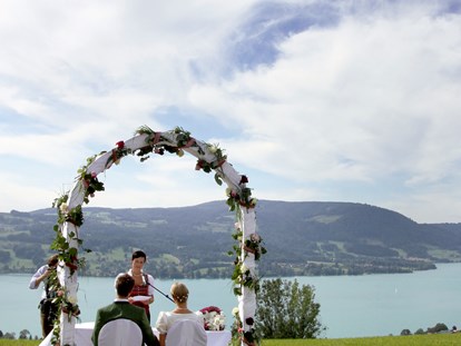 Hochzeit - Hochzeits-Stil: Modern - Mondsee - Feldbauernhof
