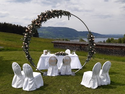 Hochzeit - Hochzeits-Stil: Modern - Mondsee - Feldbauernhof