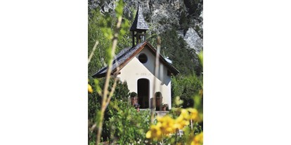 Hochzeit - barrierefreie Location - St. Leonhard im Pitztal - Trofana Tyrol Kapelle zum heilige Christophorus, inmitten der Grünanlage - Trofana Tyrol