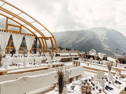 Hochzeit - Hochzeits-Stil: Traditionell - Tirol - Der Wintergarten des VIEW kann offen und geschlossen genutzt werden und bietet so maximale Flexibität bei jedem Wetter. - Das View - the Pop-Up