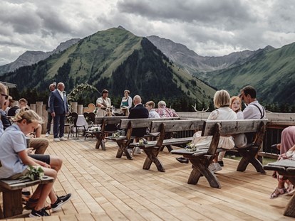Hochzeit - Hochzeits-Stil: Traditionell - Tirol - Eine Trauung im Freien. - Das View - the Pop-Up