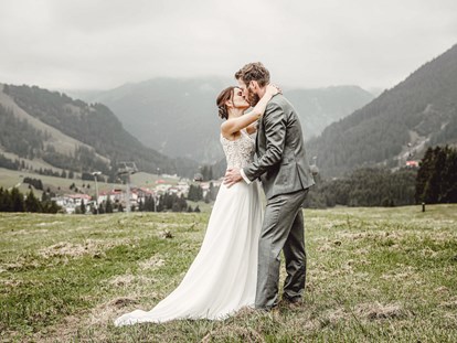 Hochzeit - Frühlingshochzeit - Die Bergwelt Tirols lädt zu unvergesslichen Fotos. - Das View - the Pop-Up