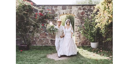 Hochzeit - Hochzeits-Stil: Boho-Glam - Altlandsberg - Der Garten - Gartenglück Wegendorf