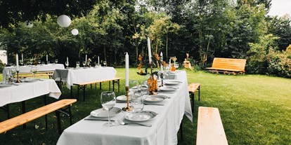 Hochzeit - Preisniveau: moderat - Goslar - Feiern im Garten unter der alten Linde - Granetal.Quartier