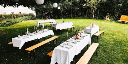 Hochzeit - Preisniveau: moderat - Goslar - Feiern im Garten unter der alten Linde - Granetal.Quartier