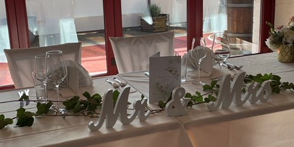 Hochzeit - Art der Location: im Freien - Kindenheim - Brauttisch in der "Kutscher Remise" - Jägerhof Biblis