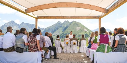 Hochzeit - Umgebung: am Land - Obertraun - mit Blick auf die Schladminger Tauern in die gemeinsame Zukunft starten - Schafalm Planai