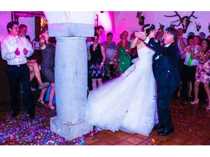 Hochzeit - Festzelt - Scheibbs - An der Tanzbar im Schloss Ernegg lässt sich die Hochzeit bis in die Nachtstunden feiern. - Schloss Ernegg