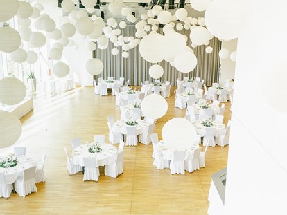 Hochzeit - Art der Location: Hotel - Im stimmungsvollem Festsaal (bis 350 Personen) können die Tische flexibel gestellt werden. - Das Schloss an der Eisenstrasse****