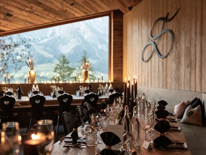 Hochzeit - Art der Location: Eventlocation - Berchtesgaden - Tabelsetting für unsere Brautpaare - Die Deantnerin