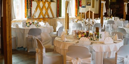 Hochzeit - Umgebung: am Land - Ostbayern - Hochzeit 20.06.2015
Bei dieser Hochzeit für 80 Personen, wurden ausschließlich runde Tische mit Hussen verwendet. - Gasthof Wösner