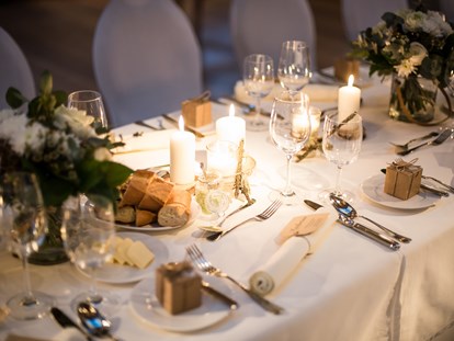 Hochzeit - barrierefreie Location - Leogang - romantische Tischdekoration - Schloss Prielau Hotel & Restaurants