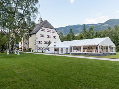Hochzeit - Trauung im Freien - Fieberbrunn - elegantes Zelt im Schlossgarten - Schloss Prielau Hotel & Restaurants