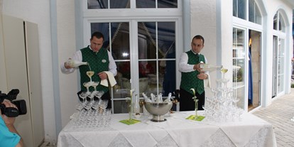 Hochzeit - Ladestation für Elektroautos - Salzburg - Sektempfang auf der Terrasse oder im Garten! - Schlosshotel Lacknerhof****S Flachau