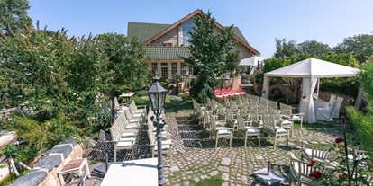 Hochzeit - Art der Location: Schloss - Margarethen am Moos - Trauung im Garten - Wein&Gut - Weingut Rathbauer
