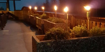 Hochzeit - Garten - Sölden (Sölden) - Romatische Beleuchtung am Abend - Herzebner Alm