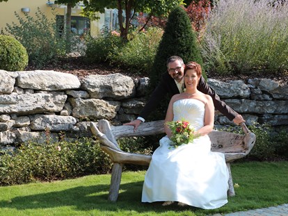 Hochzeit - Hochzeits-Stil: Modern - Bezirk Kirchdorf - Fotos im Garten - Eventgasthof Feichthub