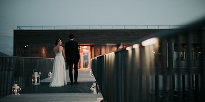 Hochzeit - Art der Location: ausgefallene Location - Alberschwende - Über die Brücke ins Eheglück schreiten. - Seehotel am Kaiserstrand
