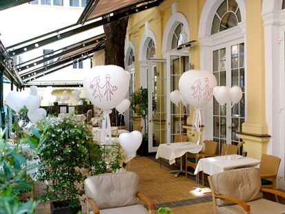 Hochzeit - interne Bewirtung - Hotel Stefanie - der Hofgarten, perfekt für den Aperitif - Hotel & Restaurant Stefanie