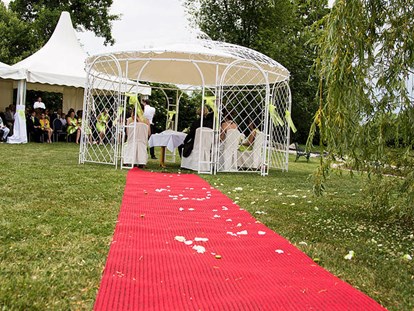 Hochzeit - barrierefreie Location - Lanzenkirchen - Für unsere Brautpaare rollen wir am Niederösterreichischen Hof den roten Teppich aus. - Grandhotel Niederösterreichischer Hof