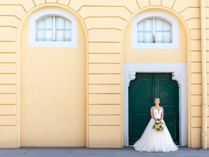 Hochzeit - Trauung im Freien - Neusiedler See - Das Schloss Esterházy in Eisenstadt bieten zahlreiche Spots für unvergessliche Hochzeitsfotos. - Schloss Esterházy