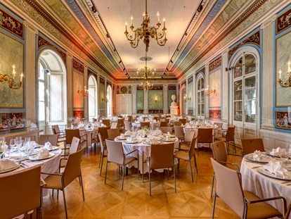 Hochzeit - Candybar: Donutwall - Lackenbach - Der Empiresaal wurde schon im 17. Jahrhundert als Speisesaal genutzt - Schloss Esterházy