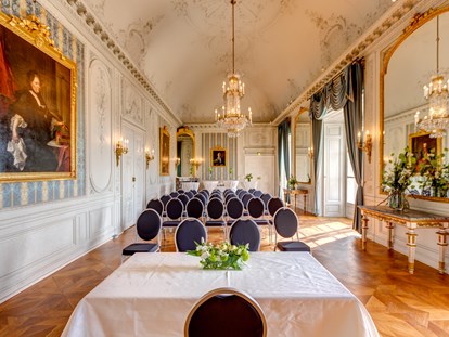 Hochzeit - barrierefreie Location - Lanzenkirchen - Für kleinere Gesellschaften bietet sich der wunderschöne Spiegelsaal an - Schloss Esterházy
