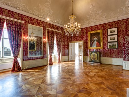 Hochzeit - nächstes Hotel - Bad Vöslau - Der rote Salon - Schloss Esterházy