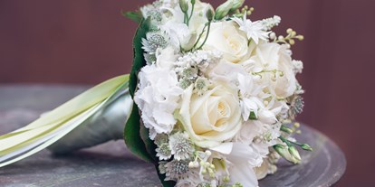 Hochzeit - Hochzeits-Stil: Traditionell - Puch bei Weiz - Brautstrauß aus der hoteleigenen "Blumeninsel" - DAS WEITZER