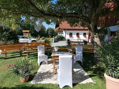Hochzeit - Hochzeitsessen: Catering - Bezirk Wels-Land - Die Gartenanlage des Kienbauerhofes. - Kienbauerhof