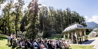 Hochzeit - Umgebung: am Land - Bezirk Neunkirchen - Eine Gartenhochzeit auf Schloss Wartholz.
Foto © weddingreport.at - Schloss Wartholz