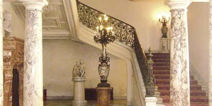 Hochzeit - Art der Location: Schloss - Margarethen am Moos - Ein Blick auf das Stiegenhaus des Palais Pallavicini. - Palais Pallavicini