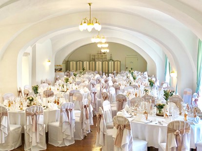 Hochzeit - Hochzeits-Stil: Traditionell - Lanzenkirchen - Großer Saal für 140 Personen - Hochzeitsschloss Gloggnitz