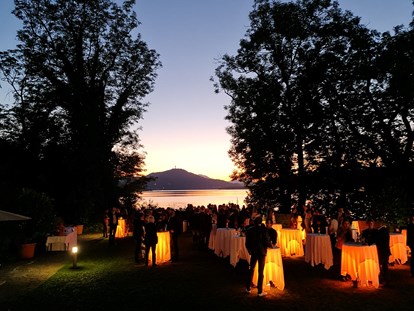 Hochzeit - Trauung im Freien - Bezirk Klagenfurt - Sonnenuntergang mit einem Stehempfang im Schlossgarten über den Wörthersee  - Schloss Maria Loretto am Wörthersee